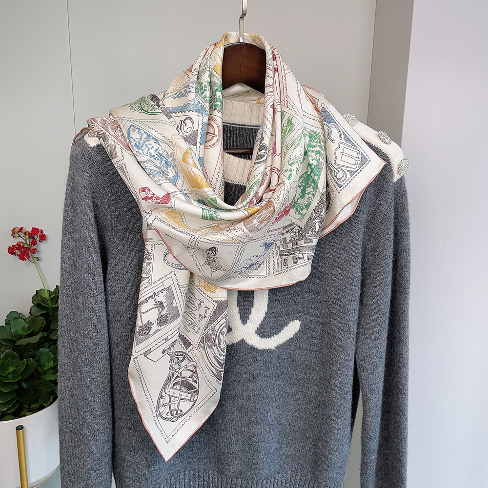 Sciarpa di seta di lusso 90CM  - Women Accessories Brands recensione e prezzo
