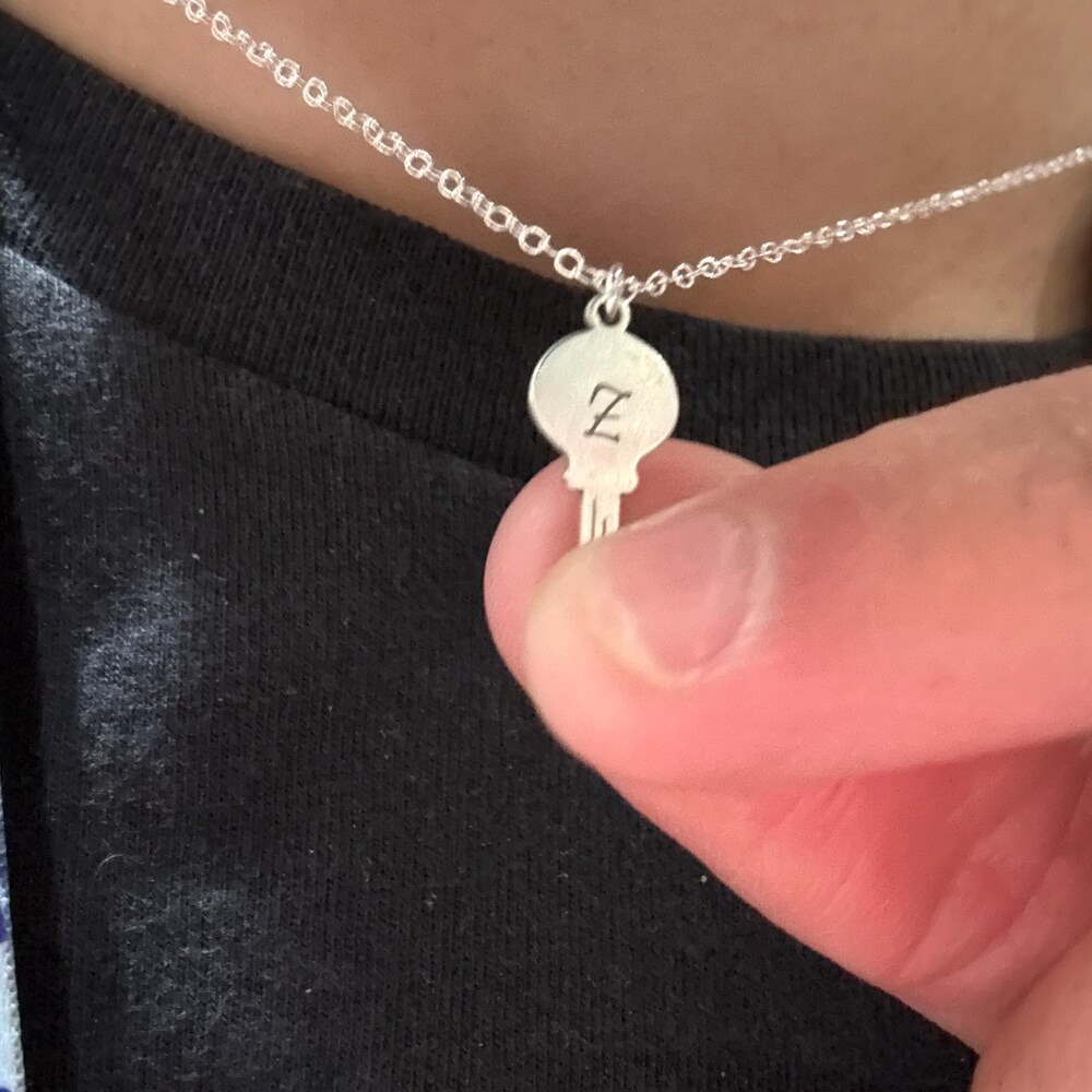 Collana con Ciondolo a Forma d - Charm Necklace Dainty recensione e prezzo