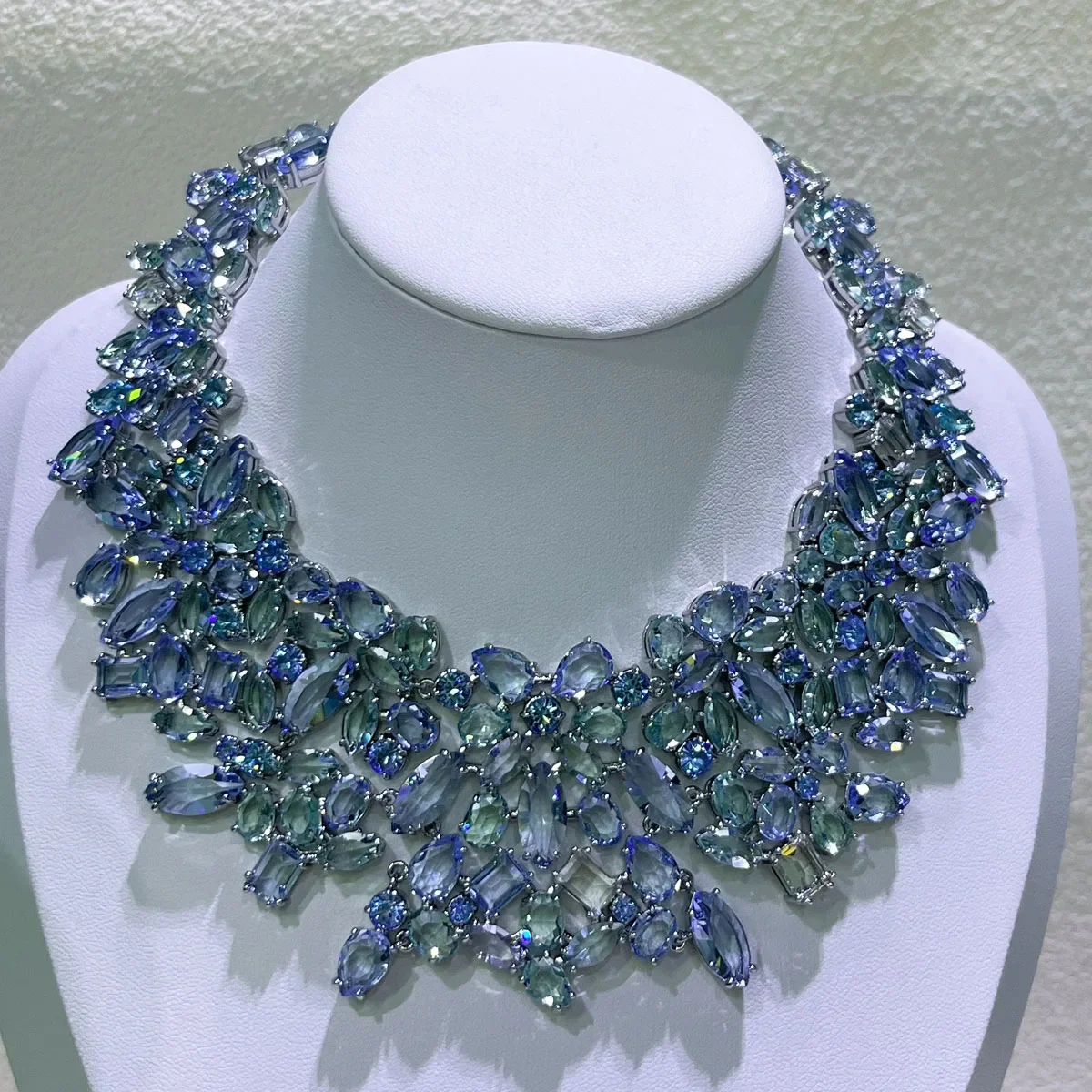 Set di Lusso da Donna: Collana - Statement Earrings Oversized recensione e prezzo