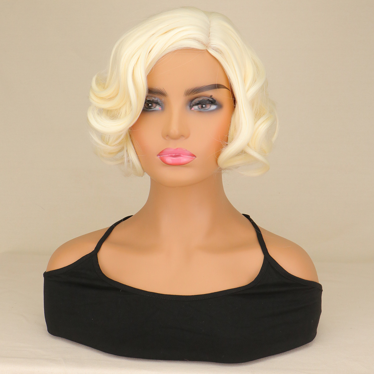 Parrucche Sintetiche Corte e R - Women'S Accessories In The 1950S recensione e prezzo