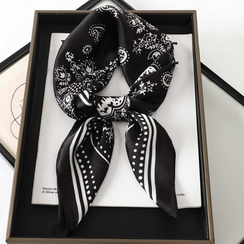 Sciarpa Paisley quadrata in se - Women Accessories Brands recensione e prezzo