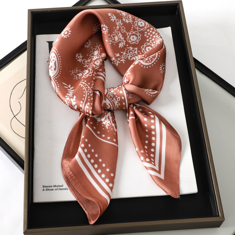 Sciarpa Paisley quadrata in se - Women Accessories Brands recensione e prezzo