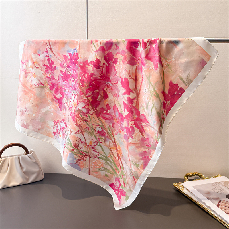 Nuovo Foulard Quadrato in Seta - Women Accessories Brands recensione e prezzo