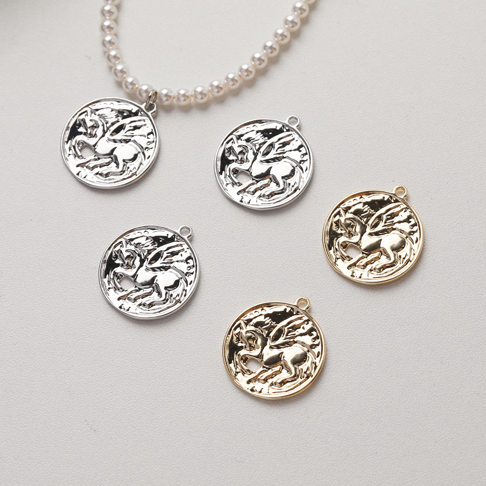 4 pezzi di delicati ciondoli u - Charm Necklace Dainty recensione e prezzo