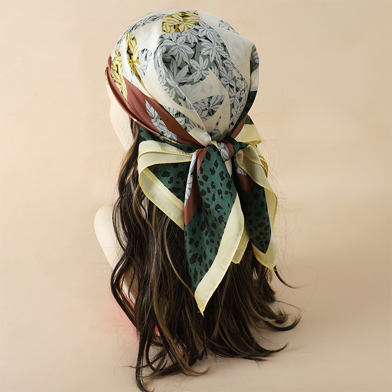 70x70 cm Sciarpa da donna Sens - Women Accessories Brands recensione e prezzo
